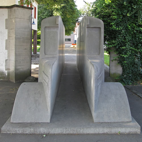 Das Denkmal der grauen Busse - Hoheisel und Andreas Knitz